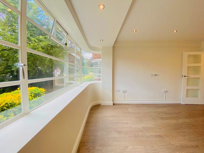 3 Bedroom Flat To Rent In Oman Avenue, Cricklewood, NW2