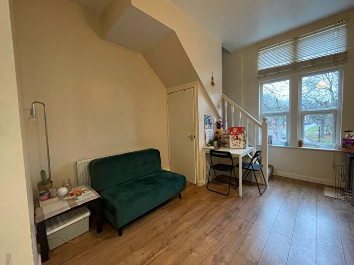 1 Bedroom Flat To Rent In Blackman Lane, Leeds, West Yorkshire, LS2