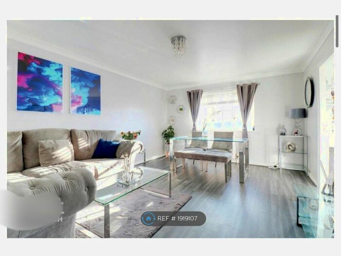 2 Bedroom Flat To Rent In Maybank Lodge, Hornchurch, RM12