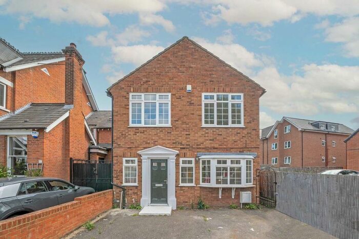 3 Bedroom Property To Rent In Fassett Road, Kingston Upon Thames, KT1