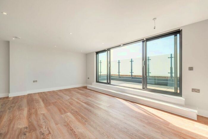 1 Bedroom Flat To Rent In Lower Richmond Road, North Sheen, Richmond, TW9