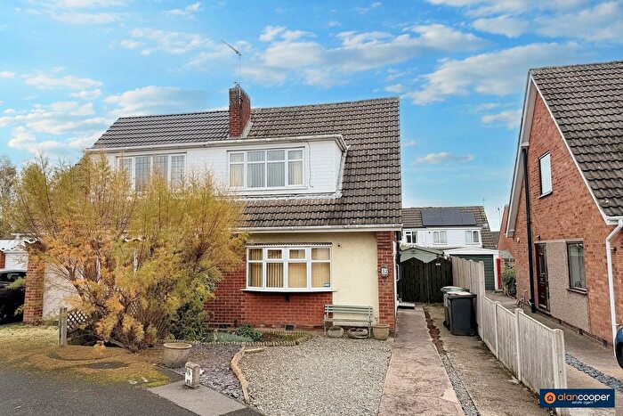 3 Bedroom Semi Detached House For Sale In Trent Road, Bulkington, CV12