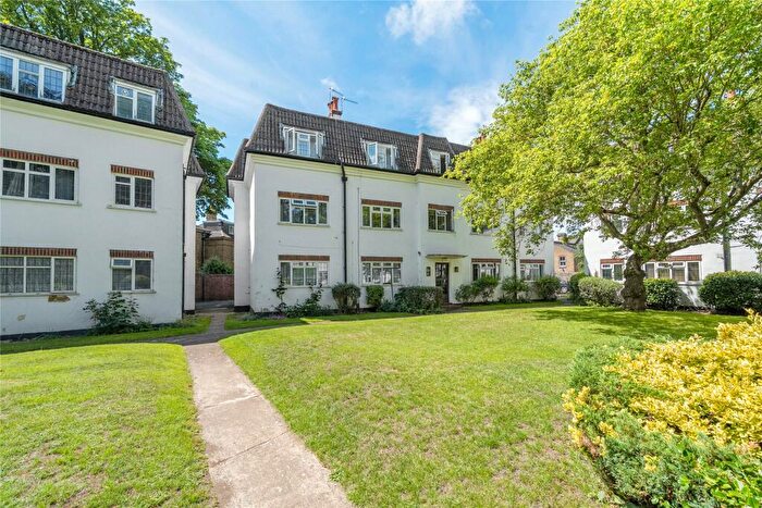 2 Bedroom Flat For Sale In Dainton Close, Bromley, BR1