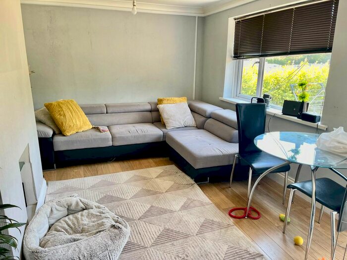 3 Bedroom Terraced House To Rent In Sketty Park Drive, Swansea, SA2