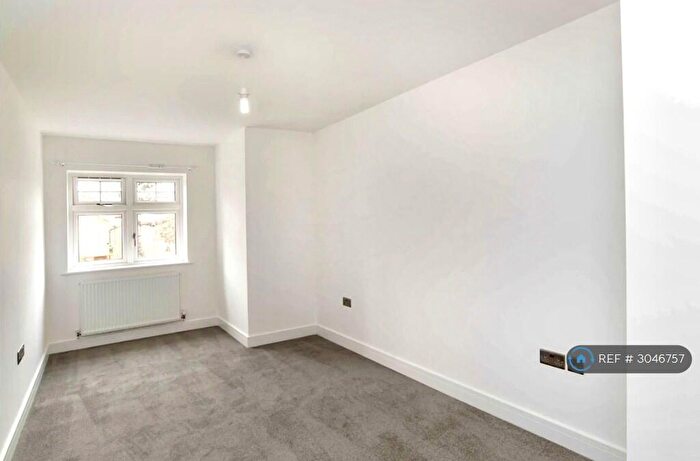 2 Bedroom Flat To Rent In Grange Road, Sutton, SM2