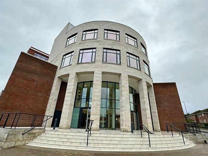 1 Bedroom Apartment To Rent In Pycroft Road, Chertsey, KT16