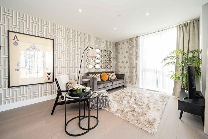 1 Bedroom Flat For Sale In Roslin Road, Acton, W3