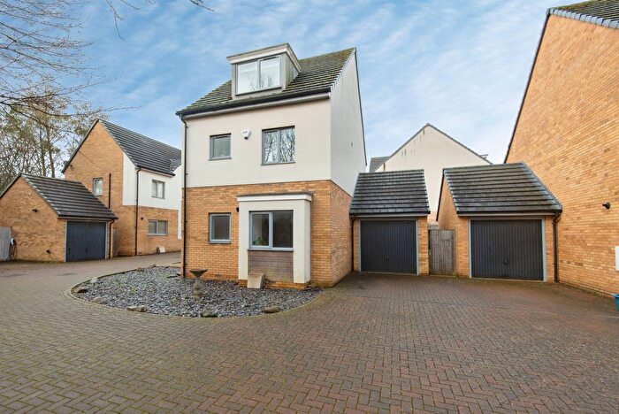 4 Bedroom Detached House For Sale In Grayling Way, Stevenage, SG1