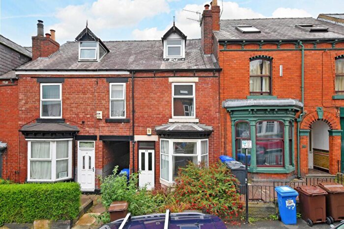 5 Bedroom House To Rent In Cowlishaw Road, Sheffield, S11