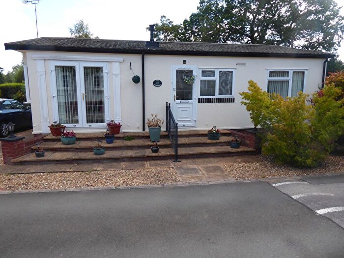 2 Bedroom Mobile/park Home For Sale In Eaves Green Park, Showell Lane, Meriden, Solihull, CV7