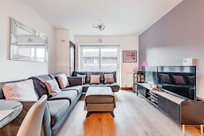1 Bedroom Flat For Sale In Queens Road, East Grinstead, RH19