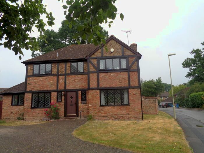 4 Bedroom Detached House To Rent In Four Acre Coppice, Hook, RG27