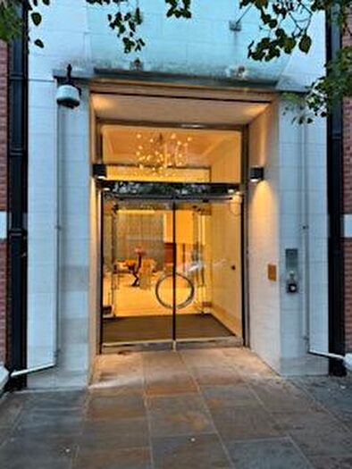 3 Bedroom Flat To Rent In Lancelot Pl, Knightsbridge London, SW7