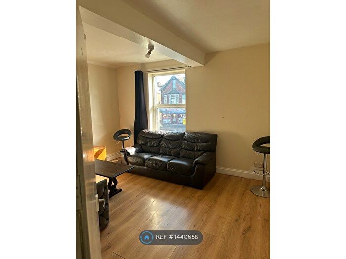 2 Bedroom Flat To Rent In Bexley View, Leeds, LS8