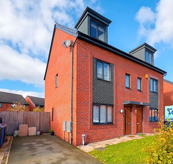 3 Bedroom Town House For Sale In Willow Tree Lane, Salford, M6