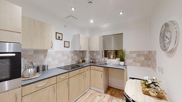 2 Bedroom Flat For Sale In Station Road, Sheffield, S13