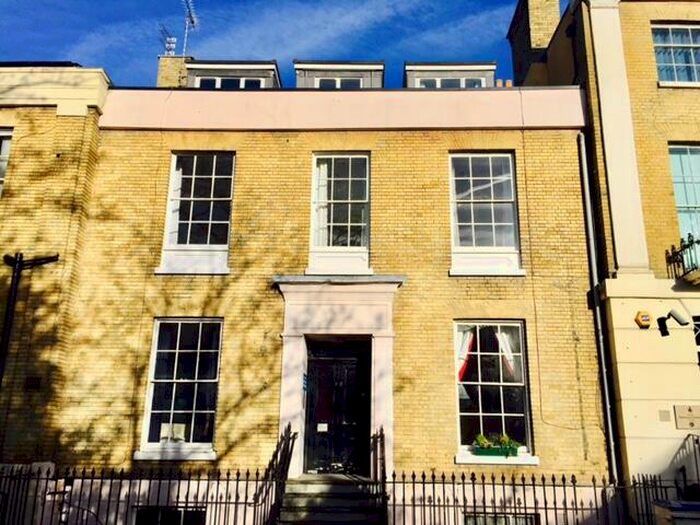 3 Bedroom Apartment To Rent In Cranbury Court, City Centre, SO14