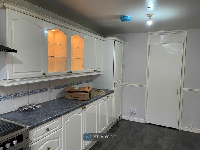 4 Bedroom Terraced House To Rent In Southern Avenue, Feltham, TW14