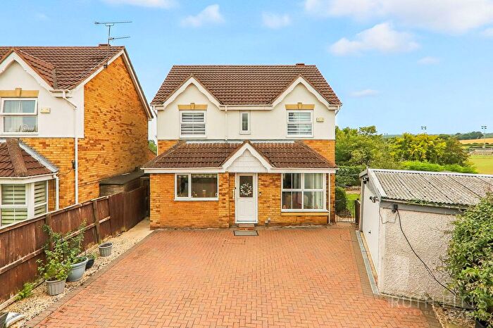4 Bedroom Detached House For Sale In Mayfields Way, South Kirkby, WF9