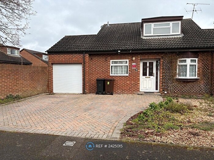 3 Bedroom Semi-Detached House To Rent In Hawkedon Way, Lower Earley, Reading, RG6