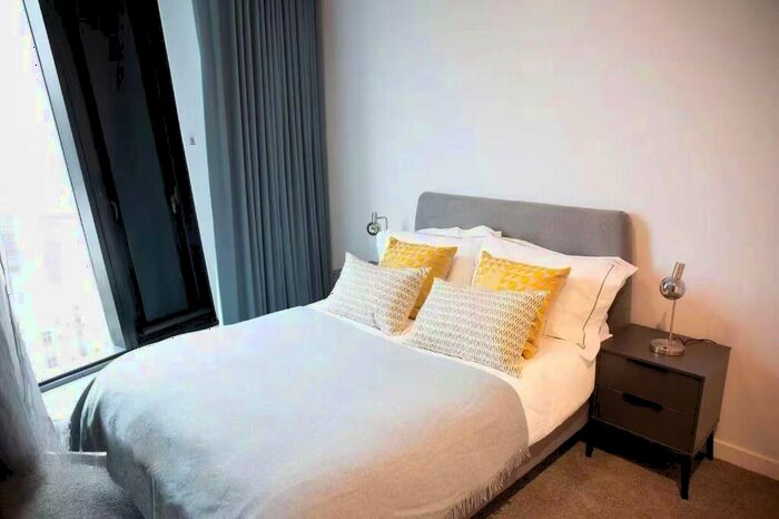 2 Bedroom Flat To Rent In Axis Tower, Whitworth Street West, Manchester, Greater Manchester, M1