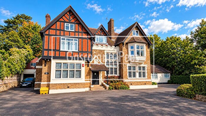 2 Bedroom Flat To Rent In Englemount West, Guildford, GU2