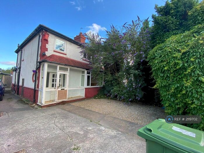 4 Bedroom Semi-Detached House To Rent In Newport View, Leeds, LS6