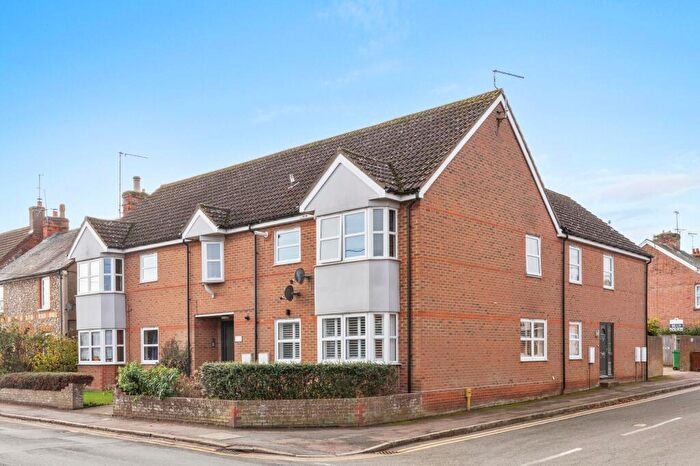 2 Bedroom Maisonette For Sale In Aylesbury Road, Wendover, HP22