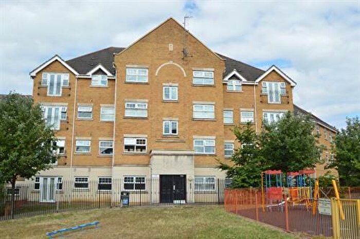 2 Bedroom Flat To Rent In Warren Way, Edgware, HA8