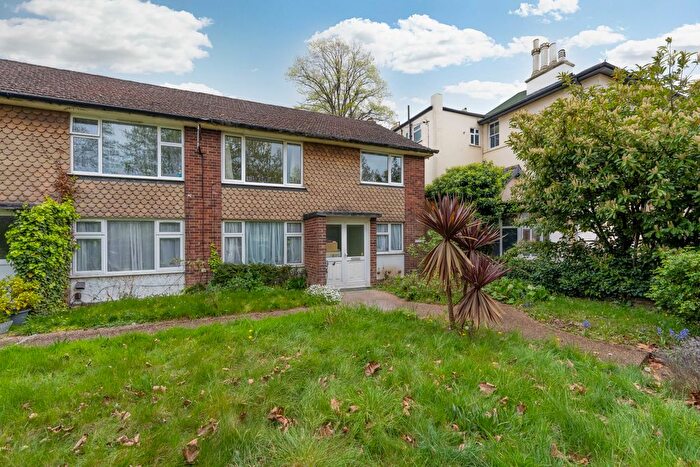 2 Bedroom Flat For Sale In Ravenswood Gardens, Isleworth, TW7