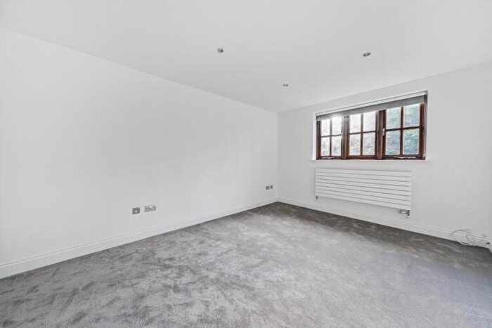 5 Bedroom House To Rent In Oaks Avenue London, SE19