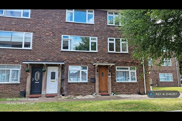 2 Bedroom Maisonette To Rent In Long Drive, Ruislip, HA4