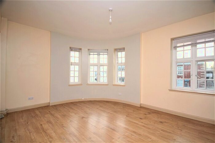 3 Bedroom Flat To Rent In Chapel Road, Worthing, West Sussex, BN11