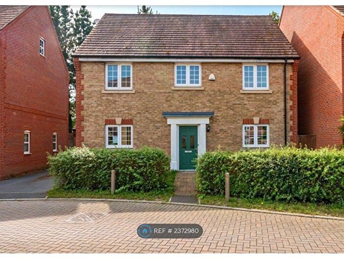 4 Bedroom Detached House To Rent In Gomer Road, Bagshot, GU19