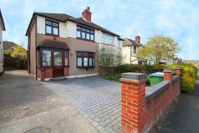 3 Bedroom Semi-Detached House To Rent In Edison Road, Welling, DA16