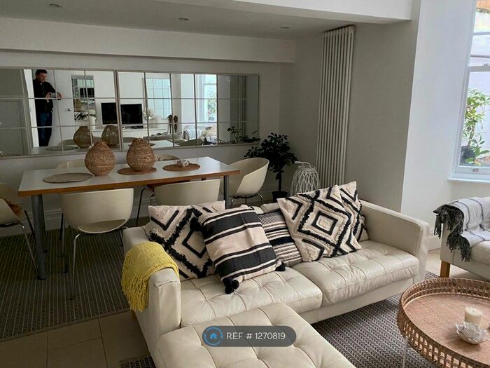 2 Bedroom Flat To Rent In Clapham Common South Side, London, SW4