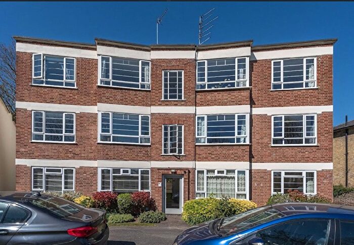 2 Bedroom Flat To Rent In Old House Gardens, Twickenham, TW1