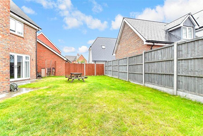 3 Bedroom Link Detached House For Sale In Seymour Drive, Marden, Marden, Kent, TN12