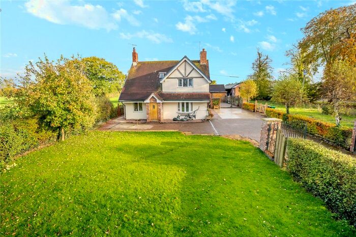 3 Bedroom Detached House For Sale In Nantwich Road, Minshull Vernon, Middlewich, Cheshire, CW10