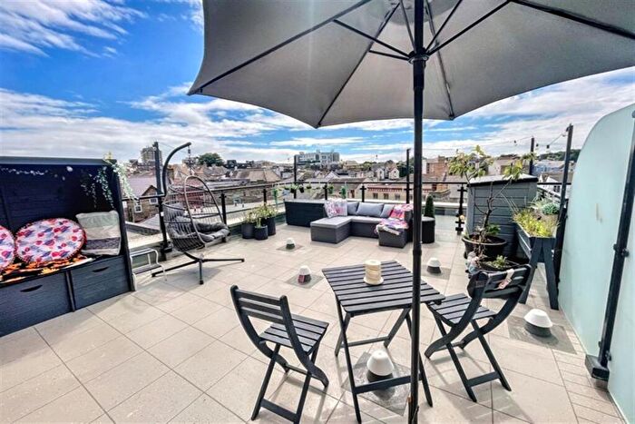 2 Bedroom Flat For Sale In Bournemouth, BH2