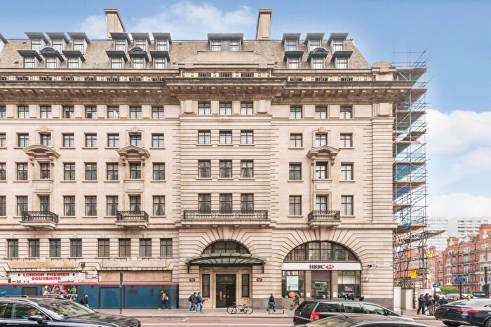 2 Bedroom Flat To Rent In Chiltern Court, Baker Street, NW1