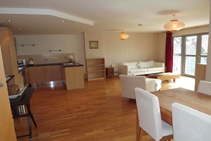 2 Bedroom Flat To Rent In Royal Parade, Bristol, BS8