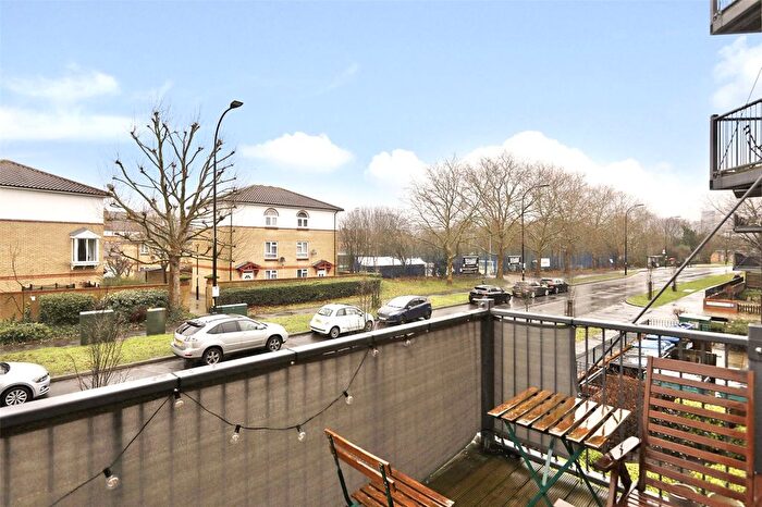 2 Bedroom Flat To Rent In Fisher Close, Rotherhithe, London, SE16