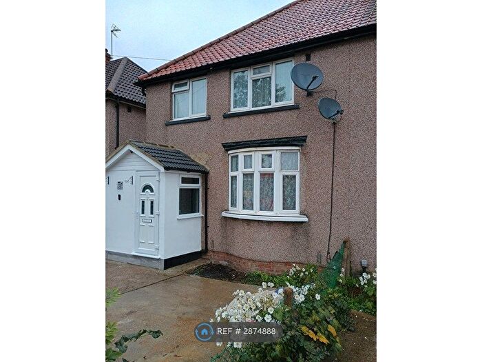 3 Bedroom Semi-Detached House To Rent In Bedfont Road, Feltham, TW13