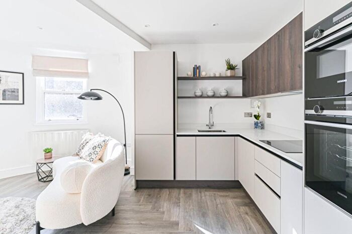 2 Bedroom Flat For Sale In The Wharf Collection, Battersea, London, SW11