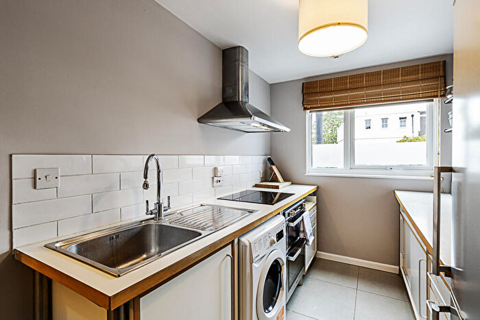 1 Bedroom Flat To Rent In Mile End Road E Lj, London, E1