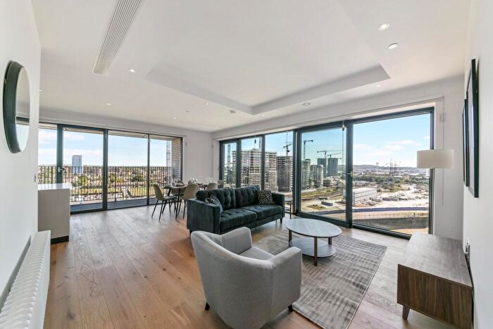 3 Bedroom Apartment For Sale In Corson House, City Island Way, London, E14