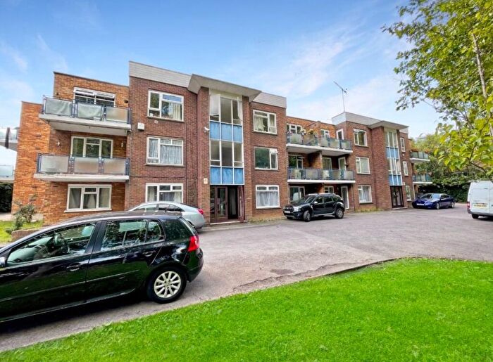 2 Bedroom Flat For Sale In Wardown Court, New Bedford Road, Luton, Bedfordshire, LU3