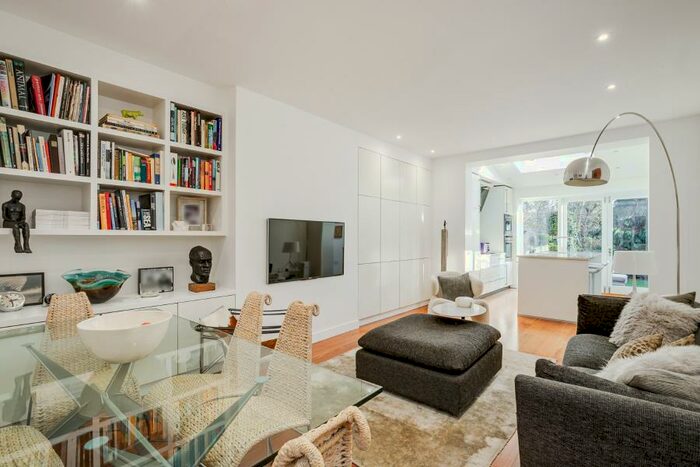 3 Bedroom Apartment To Rent In Jacksons Lane, Highgate Village, N6