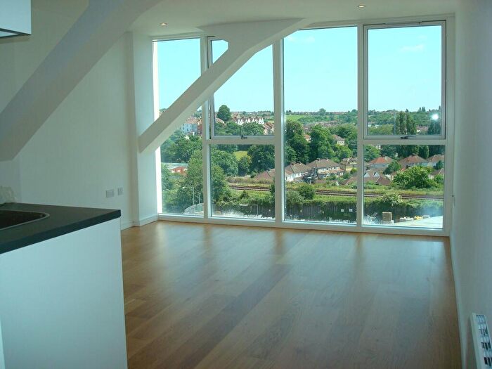 1 Bedroom Flat To Rent In Skypark Road, Bedminster, Bristol, BS3